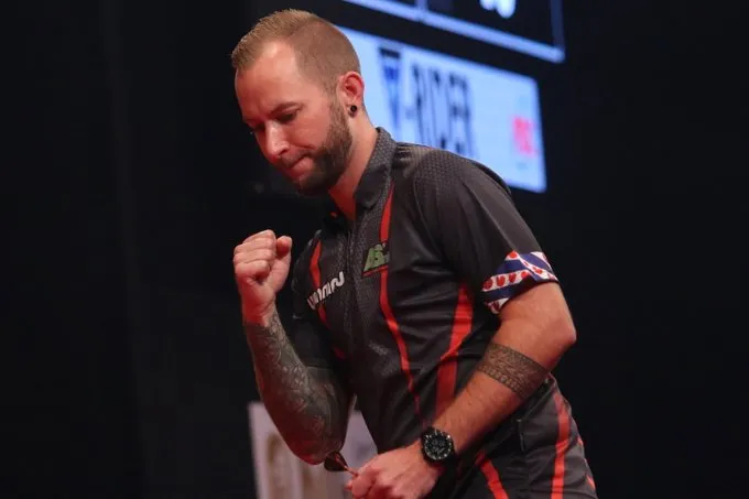 Noppert ondanks totale off-day naar derde ronde WK Darts